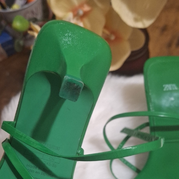Zara Women's Vibrant Green Sandals - Picture 4 of 8